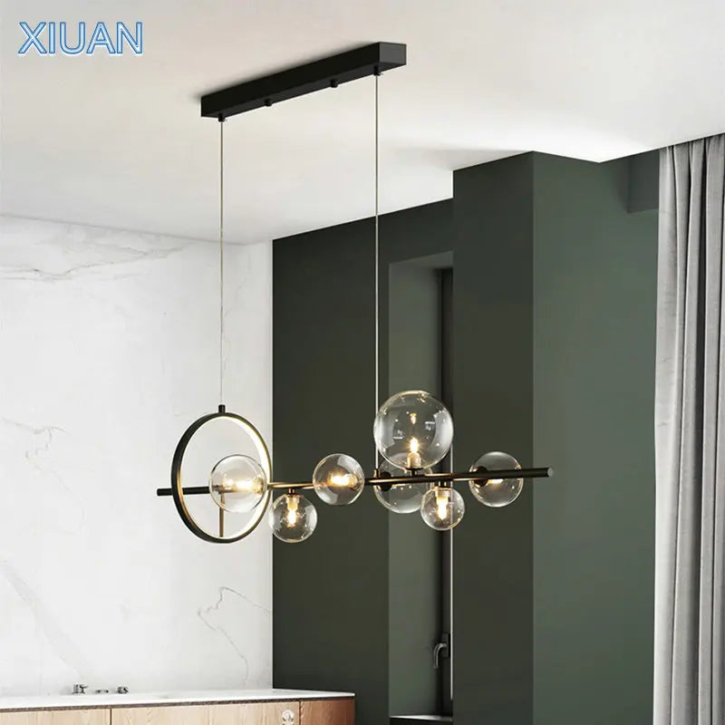 Moderne lysekrone med elegante bobler