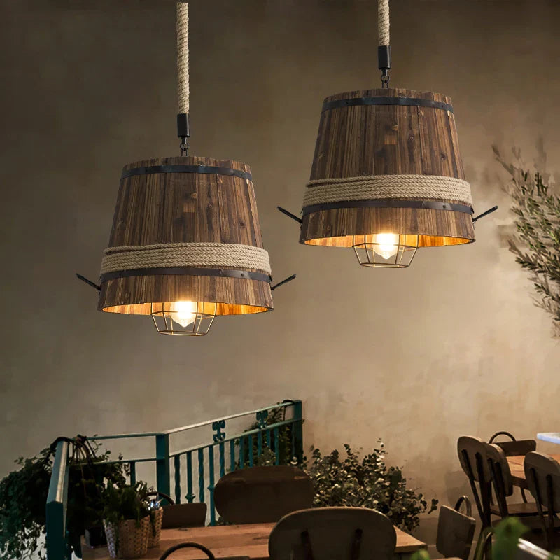 Elegant vintage industriel lysekrone i træ