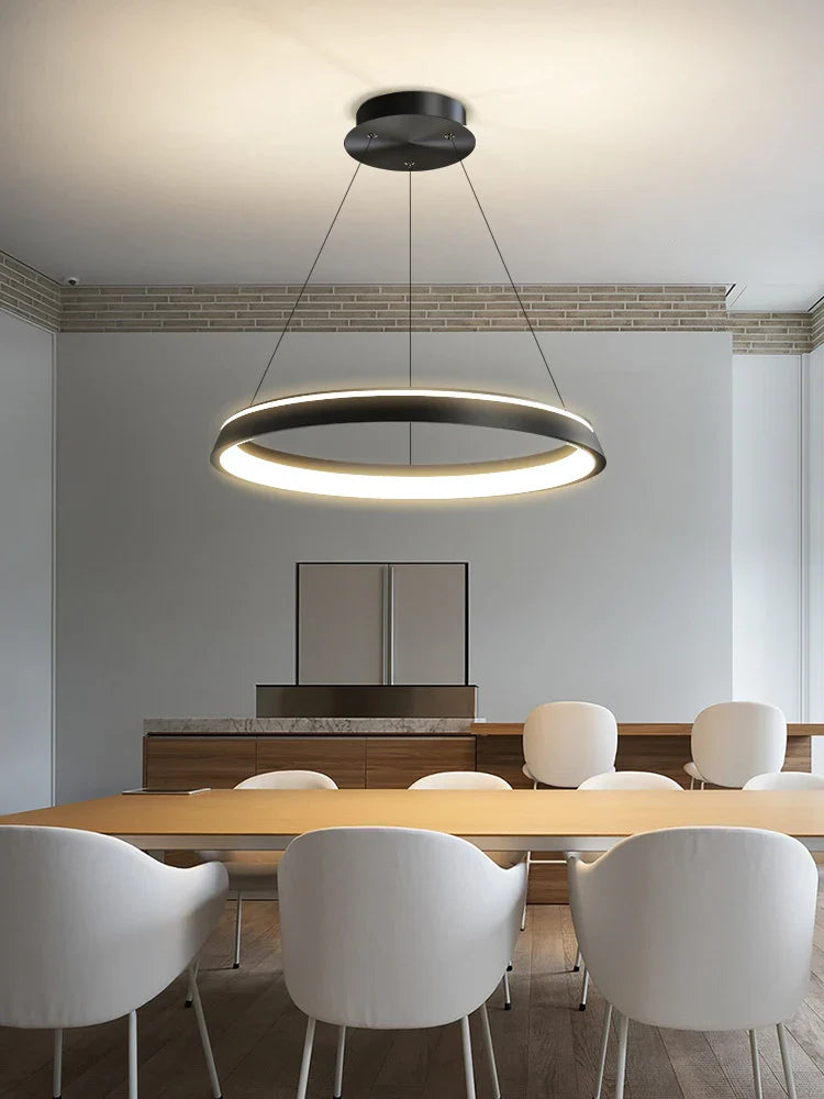Minimalistisk, elegant lysekrone i moderne design