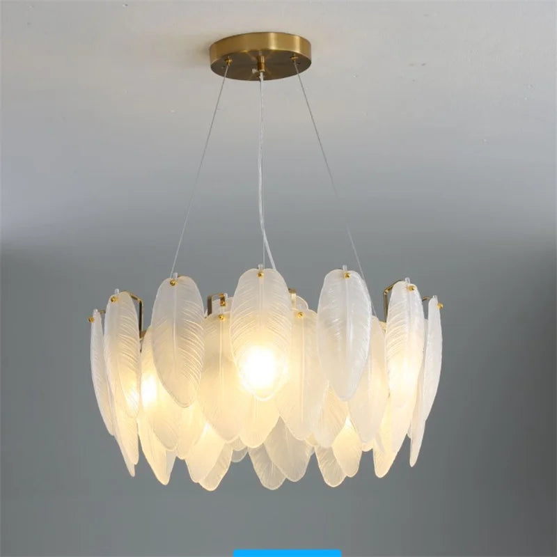 Moderne pendellampe i glas, gåsefjerformet, med ophæng