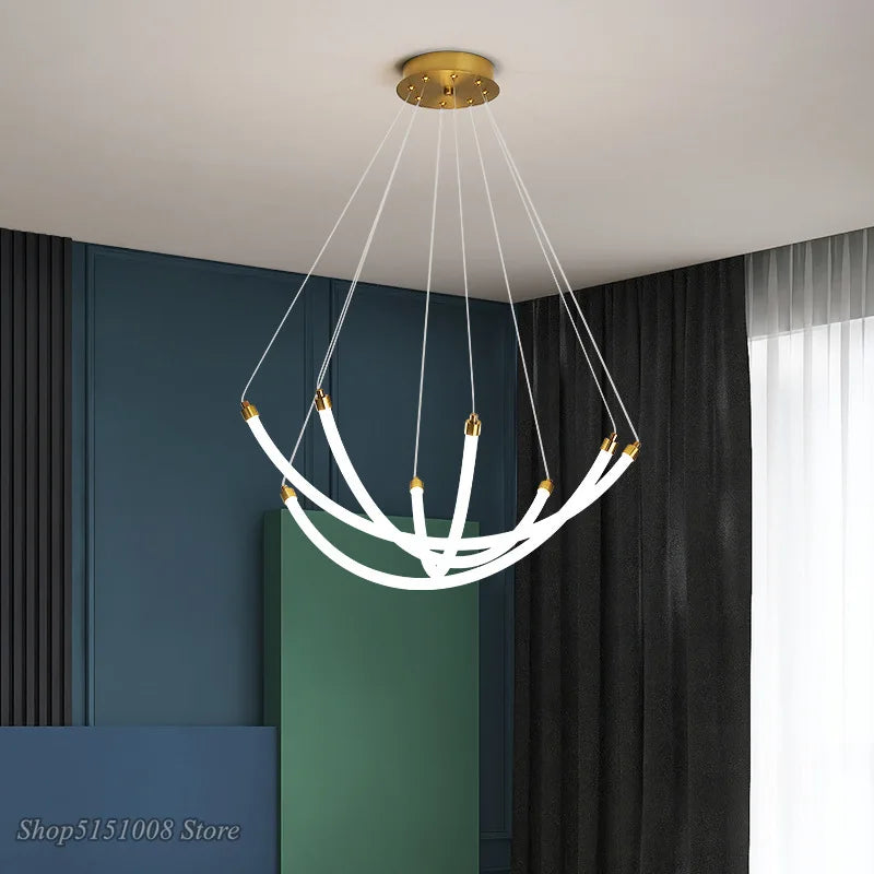Nordisk LED designlampe i akryl og metal, justerbar