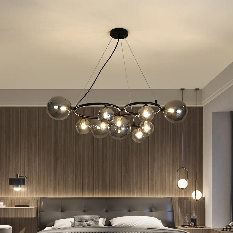 Moderne pendel i klart glas med justerbar metalkabel