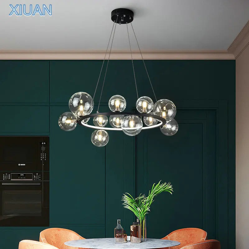 Elegant lysekrone i moderne glas