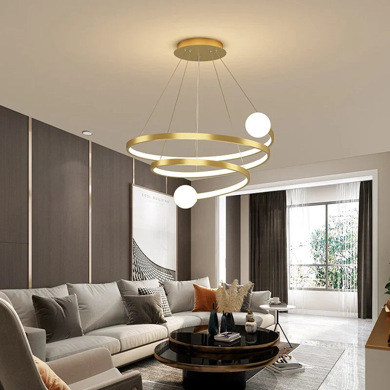 Moderne, elegant lysekrone i spiraldesign