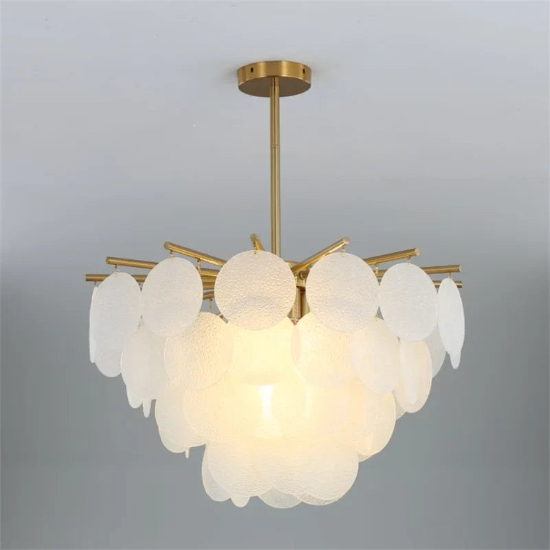 Moderne lysekrone i glas for en elegant og raffineret belysning