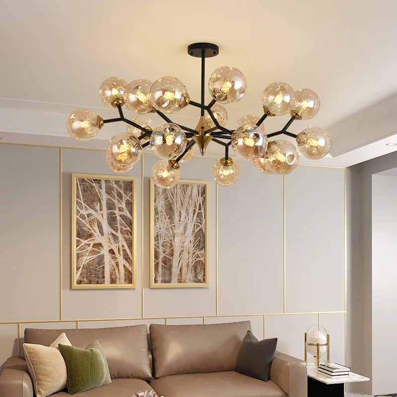 Moderne lysekrone med drejelige glasarme og LED-belysning