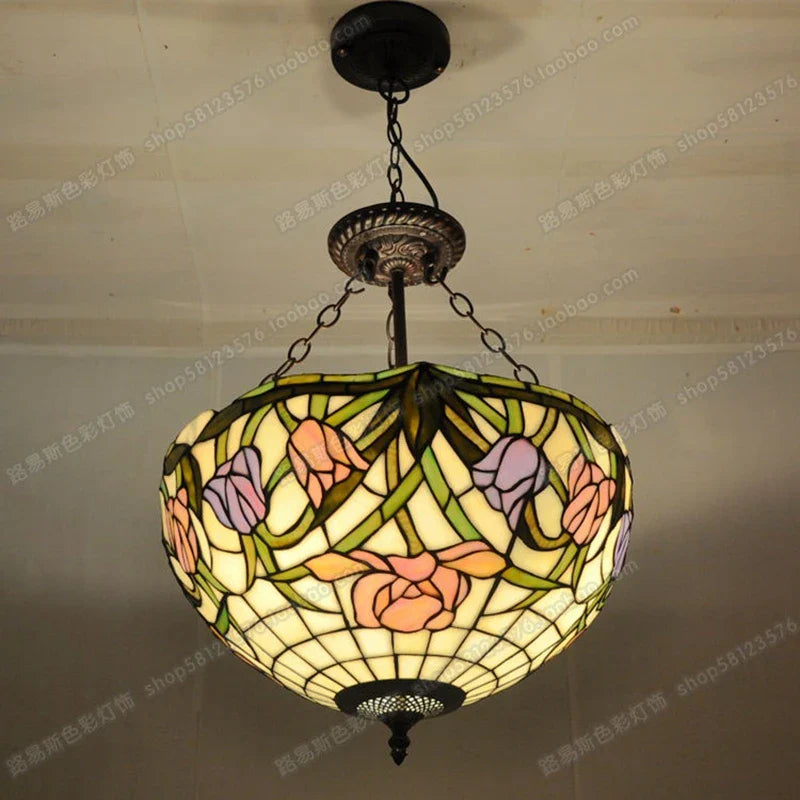 Tiffany-glas pendel i tulipanform til elegante og moderne rum