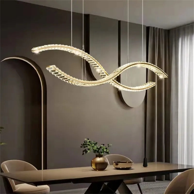 Moderne lysekrone i nutidigt design