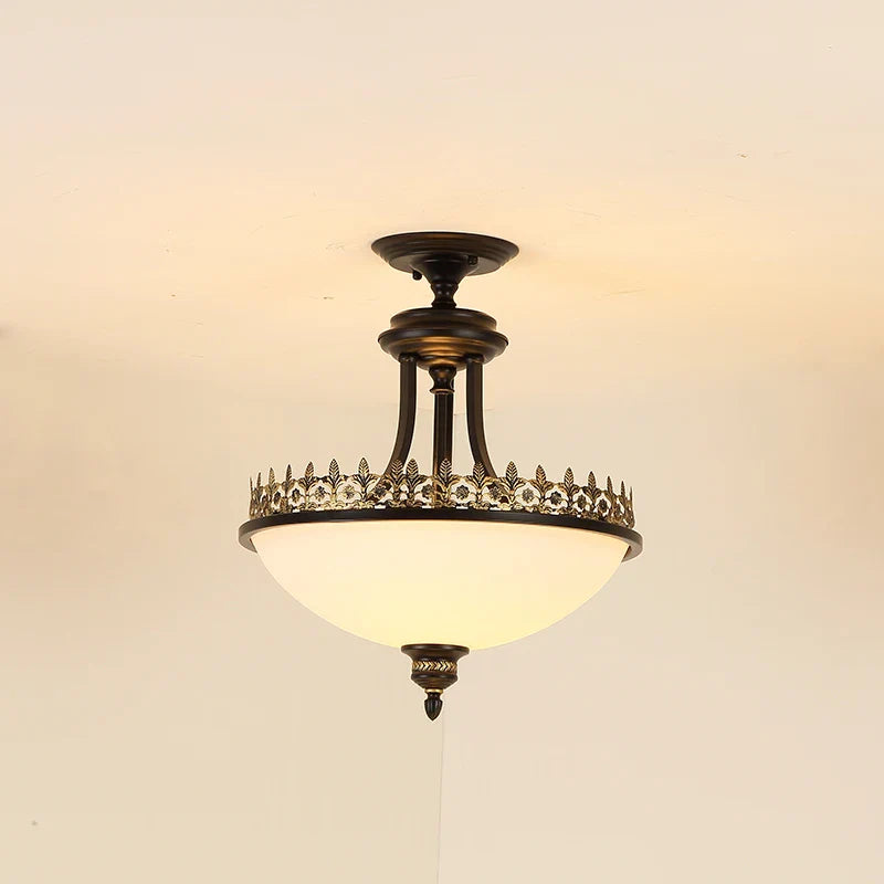 Retro LED-lysekrone i rustik landstil.