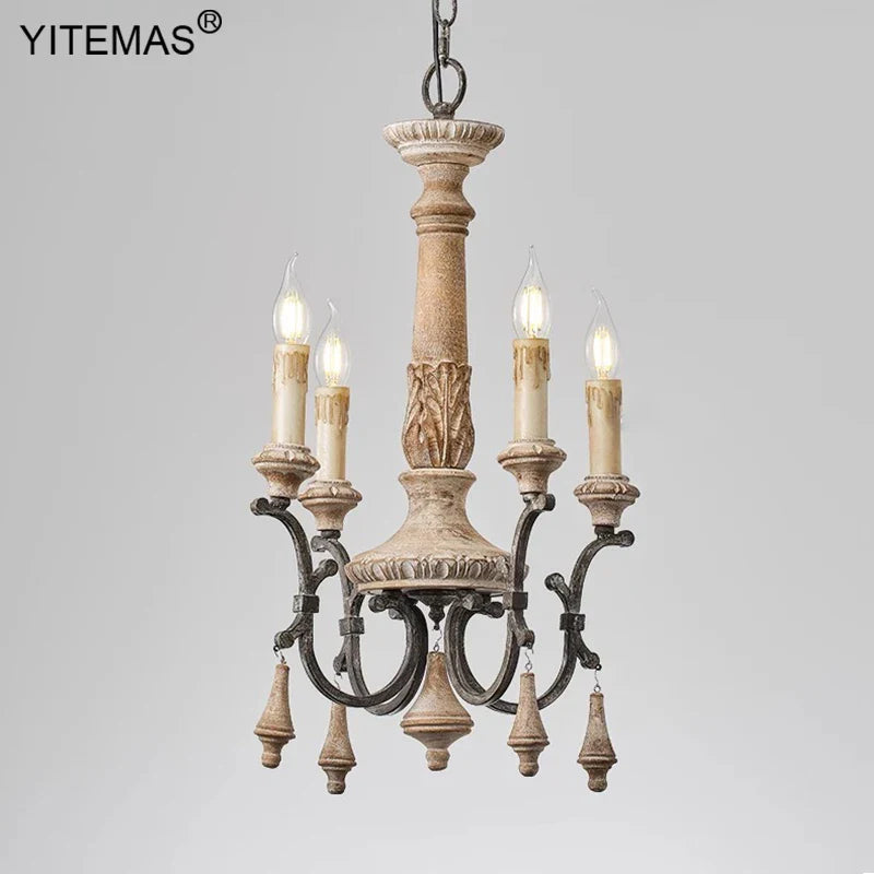 Elegant lysekrone i vintagetræ