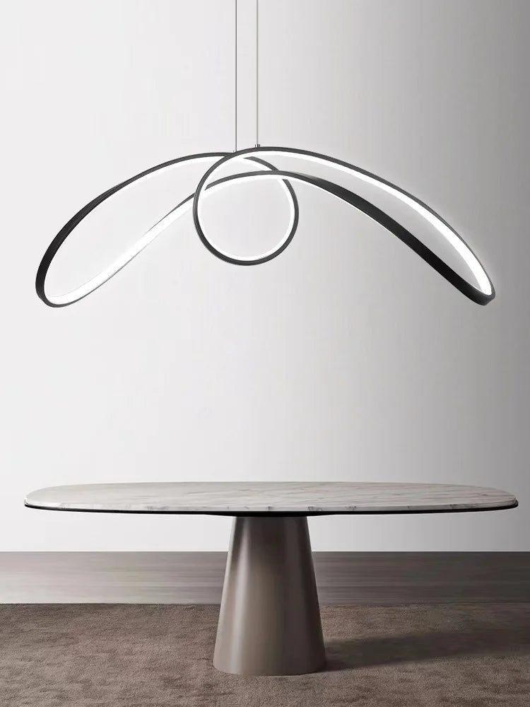 Lysende sommerfuglelysekrone i aluminiumdesign