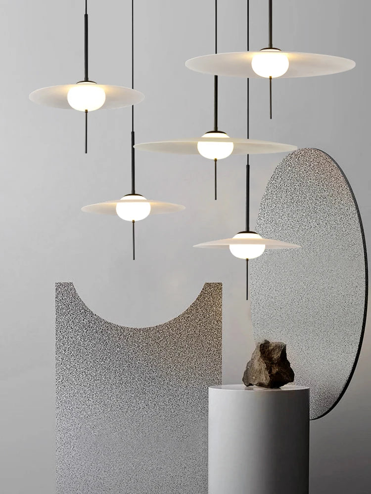 Dansk moderne ufo-design lysekrone til luksuriøs atmosfære