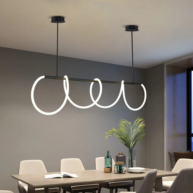 Elegant, moderne pendellampe med strømlinet design