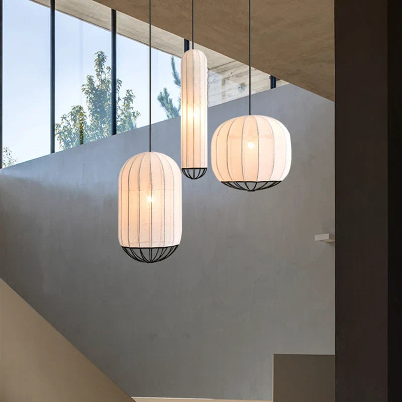 Nordisk moderne loftlampe i stof til minimalistisk interiør