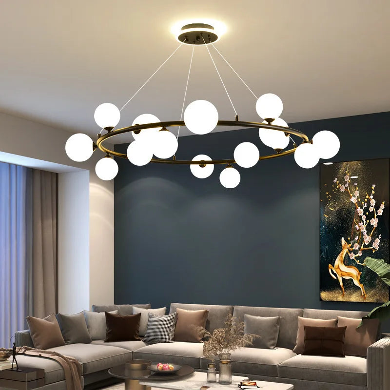 Moderne matglaslampe med sort ring og justerbar ledning