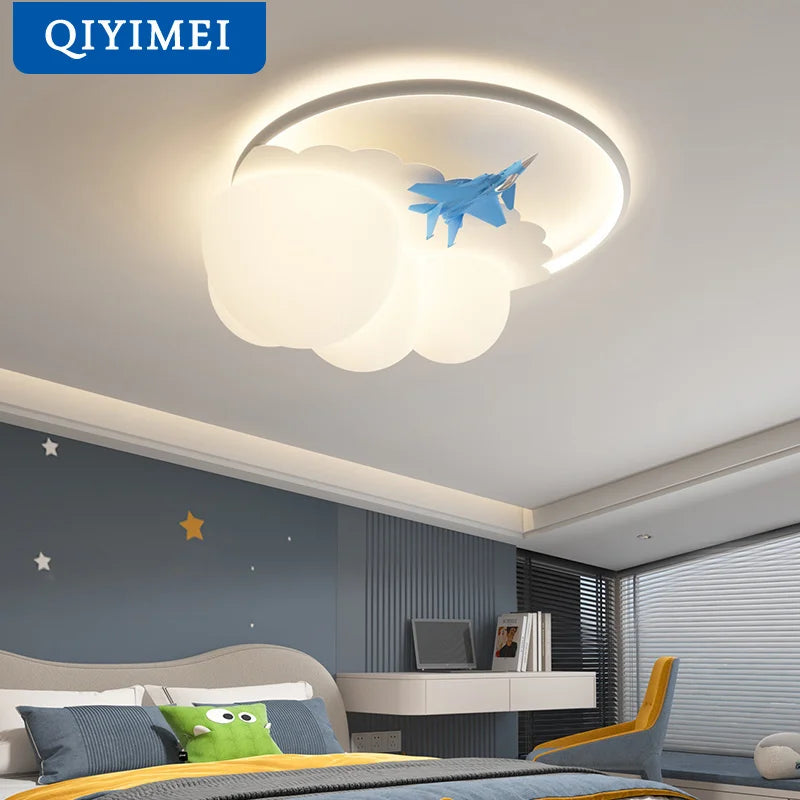 Lys blå lysekrone i aerodynamisk design