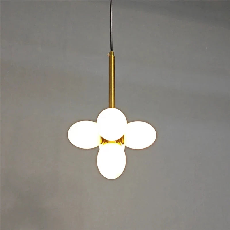 Minimalistisk ægformet glaspendel til moderne belysning