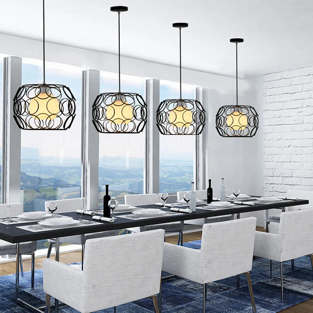 Retro industriel lysekrone i jern med moderne LED-lys