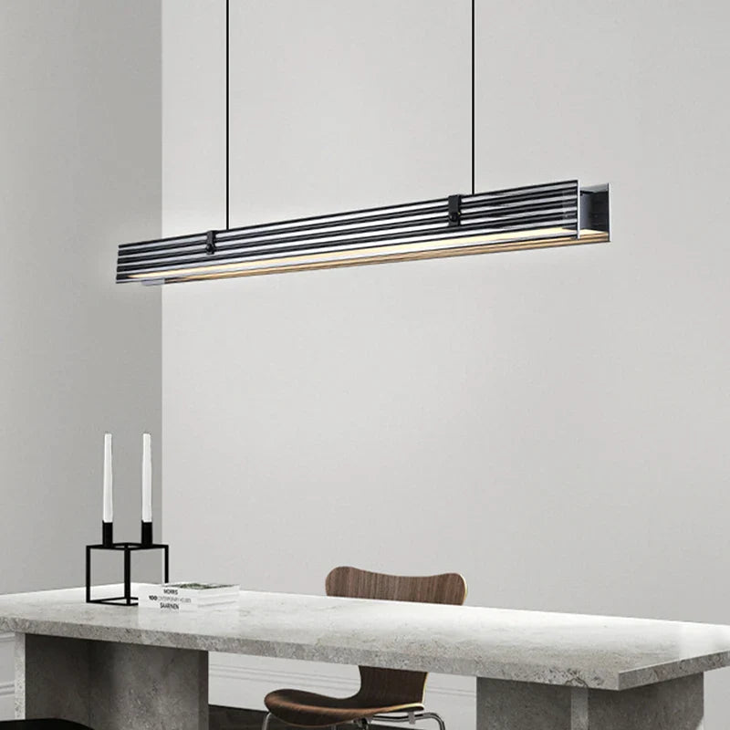 Lang LED-lysekrone i minimalistisk design af glas