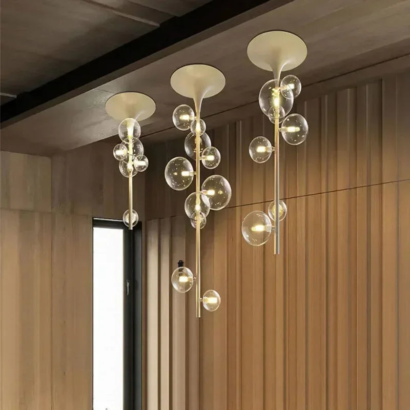Moderne lysekrone i glas for en elegant indretning