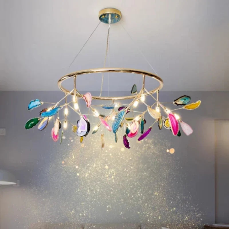 elegant postmodern design lysekrone med agat og ildfluer