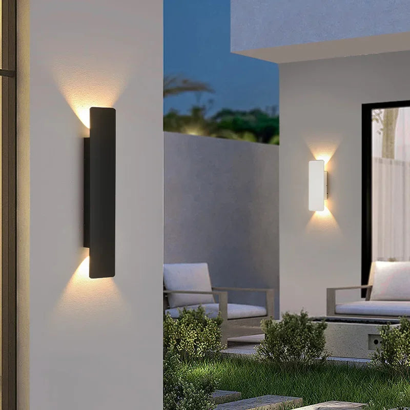 Væglampe LED i aluminium – Slankt vertikalt design og IP65 vandtæt udendørsbelysning