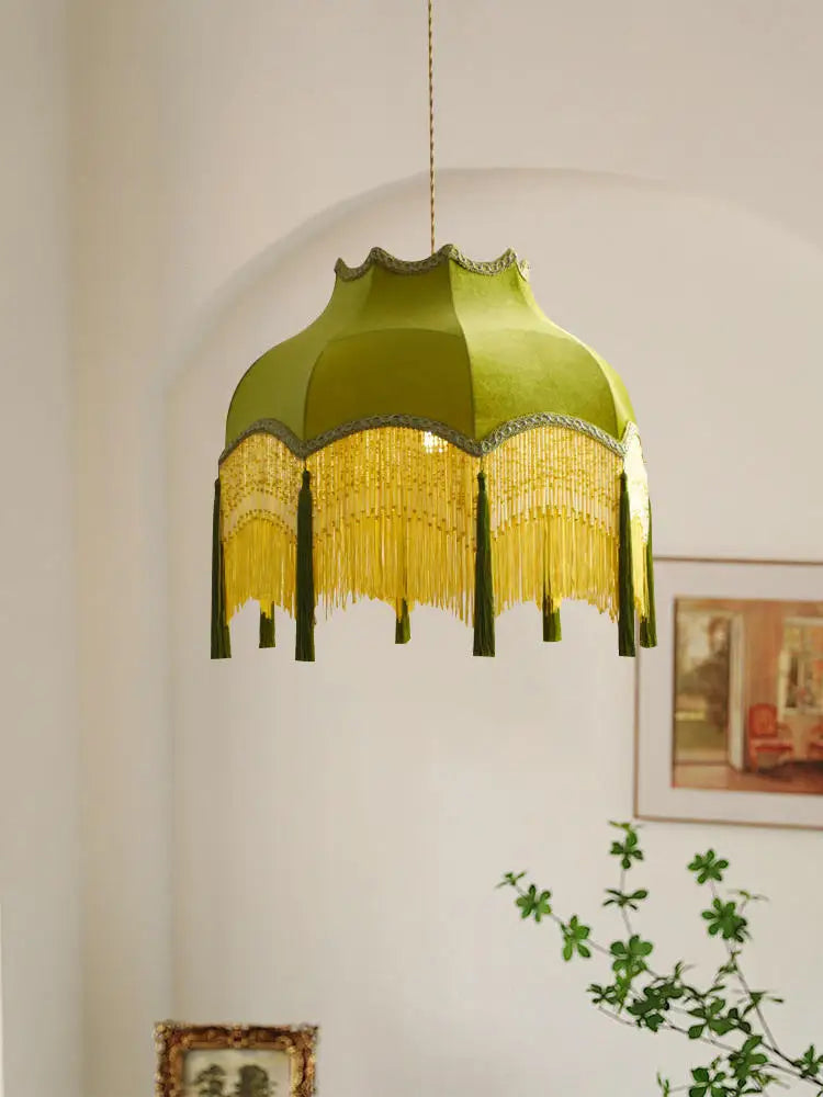 Elegant retro chic lysekrone