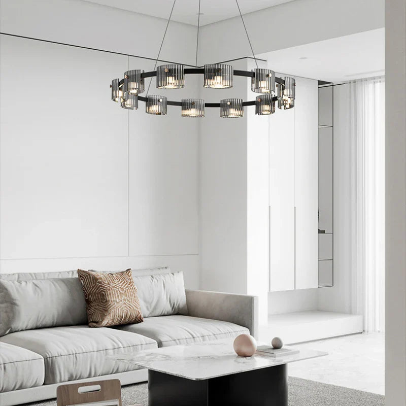 Minimalistisk lysekrone i smedejern med elegant LED-belysning