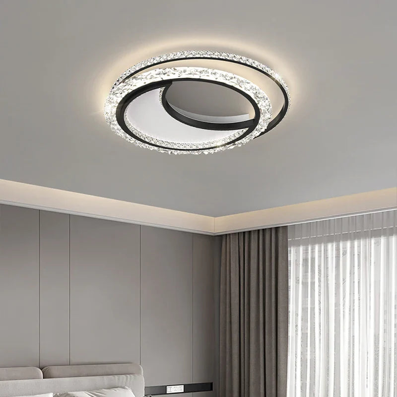 Moderne, lys og elegant loftslampe