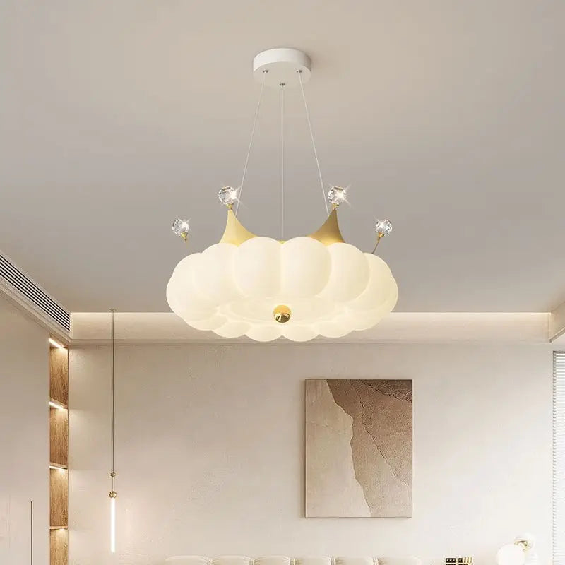 Moderne LED-lysekrone med krone-ophæng – fjernbetjening er tilvalg