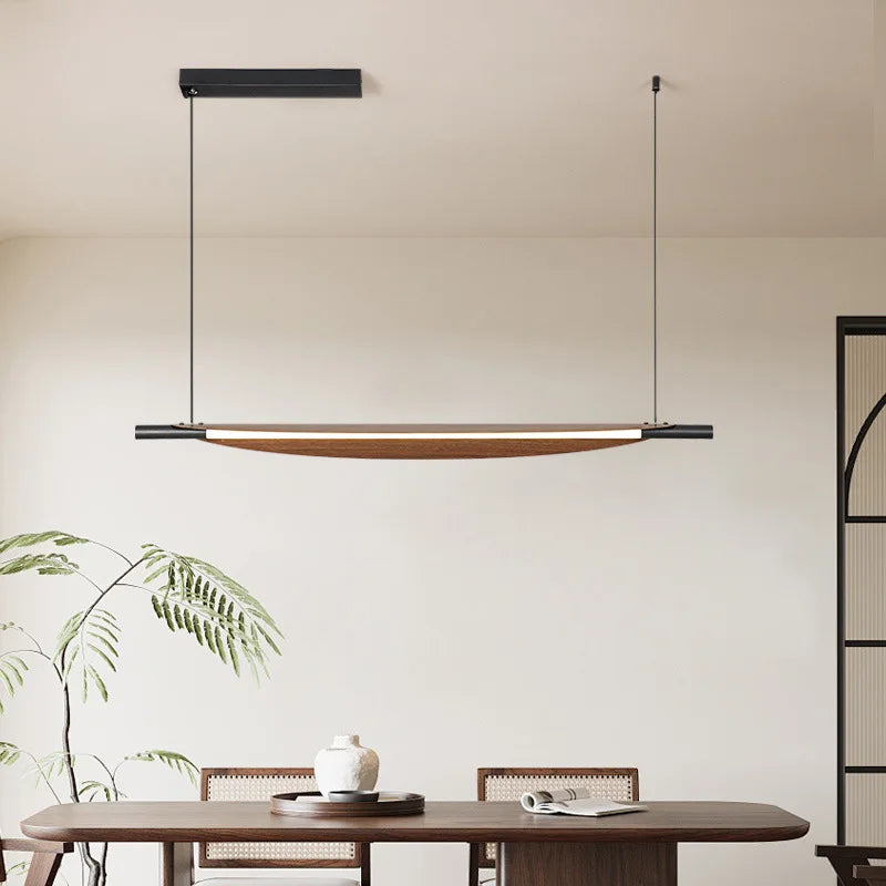 Minimalistisk metallampe med justerbare ledninger til bar og butik