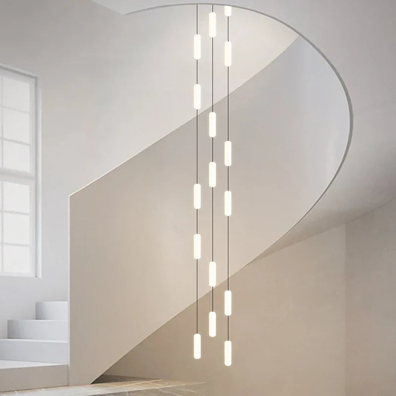nordisk LED-lysekrone til trappeopgang i toetages penthousevilla
