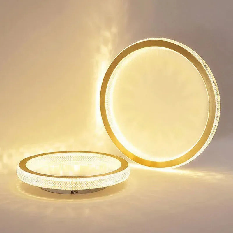Her er den nye titel: Moderne og smart loftlampe i flot design.