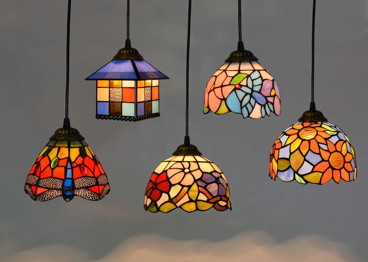 Tiffany-lampe i retrostil i glas til middelhavsinteriør