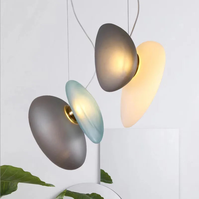 Nordisk design pendel i lysende glas
