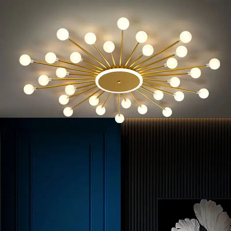 Luminøs og elegant lysekrone i moderne design.