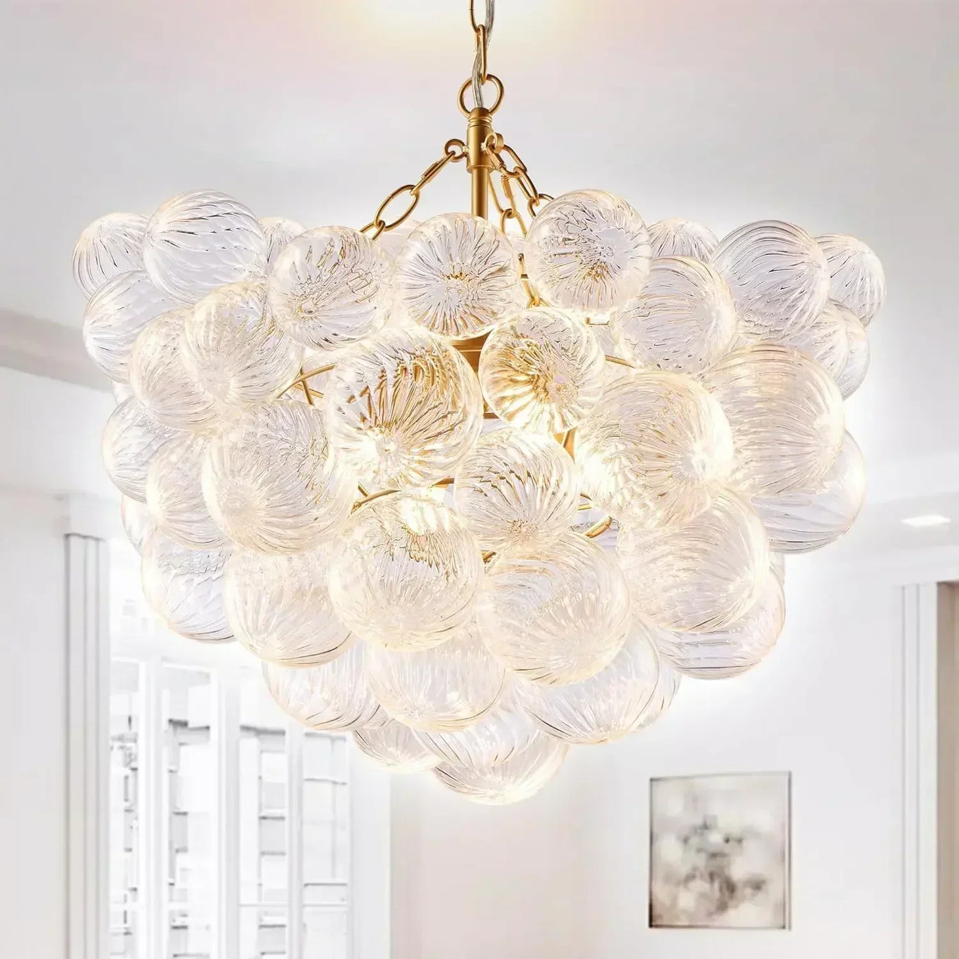 Moderne pendel med glaskugler for et elegant interiør