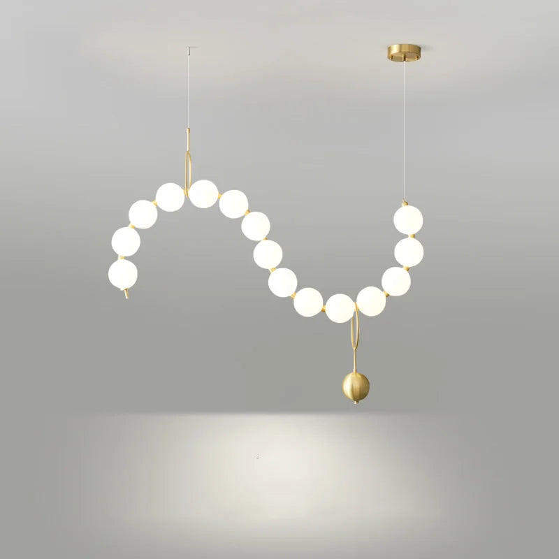 Hvid akryl-loftslampe med perler