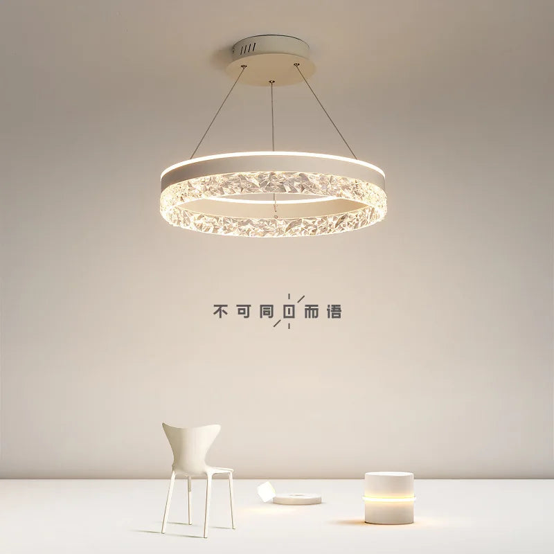 Moderne minimalistisk LED lysekrone med krystalringe