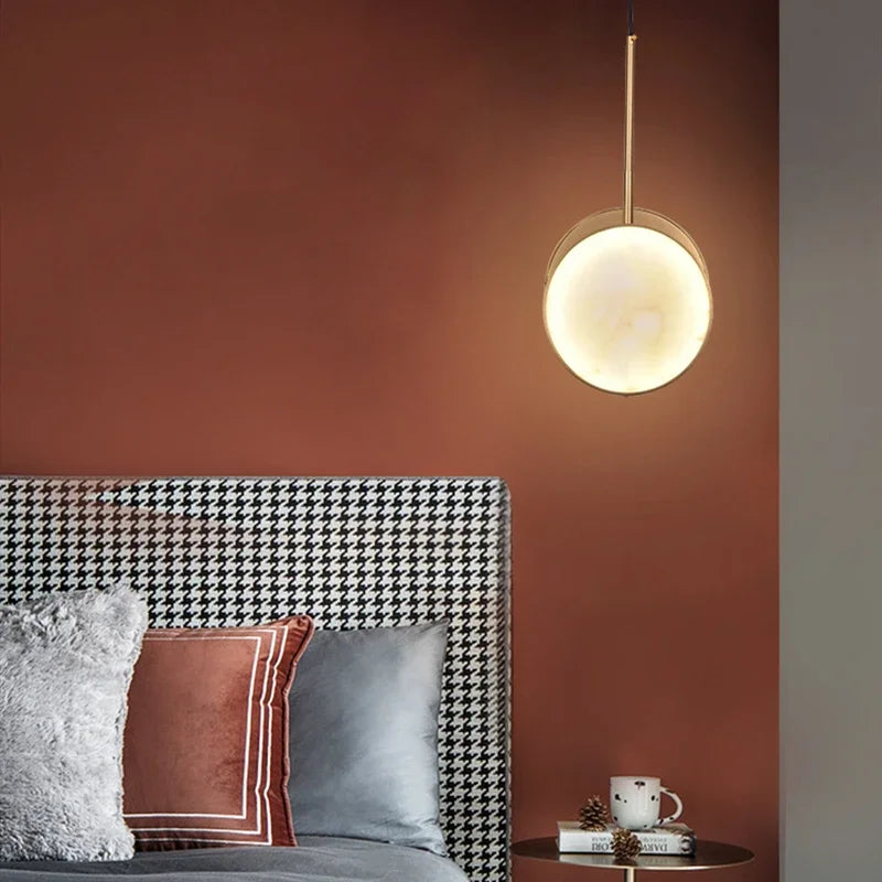 Elegant lysekrone i moderne marmor