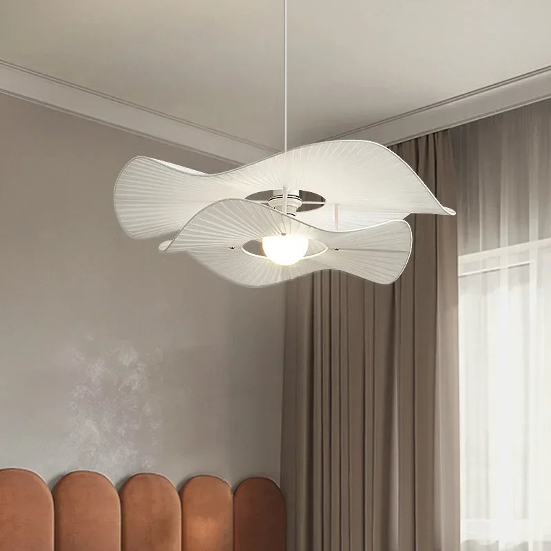 Moderne plisseret stofpendellampe til elegant boligindretning