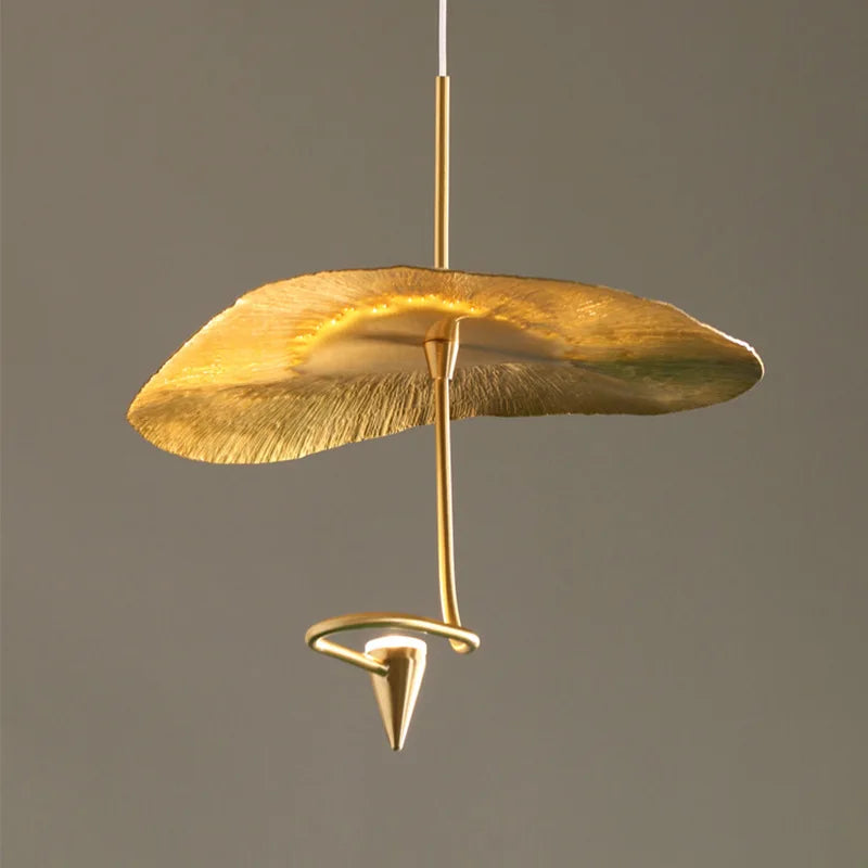 Elegant strømlinet LED-kobberlysekrone
