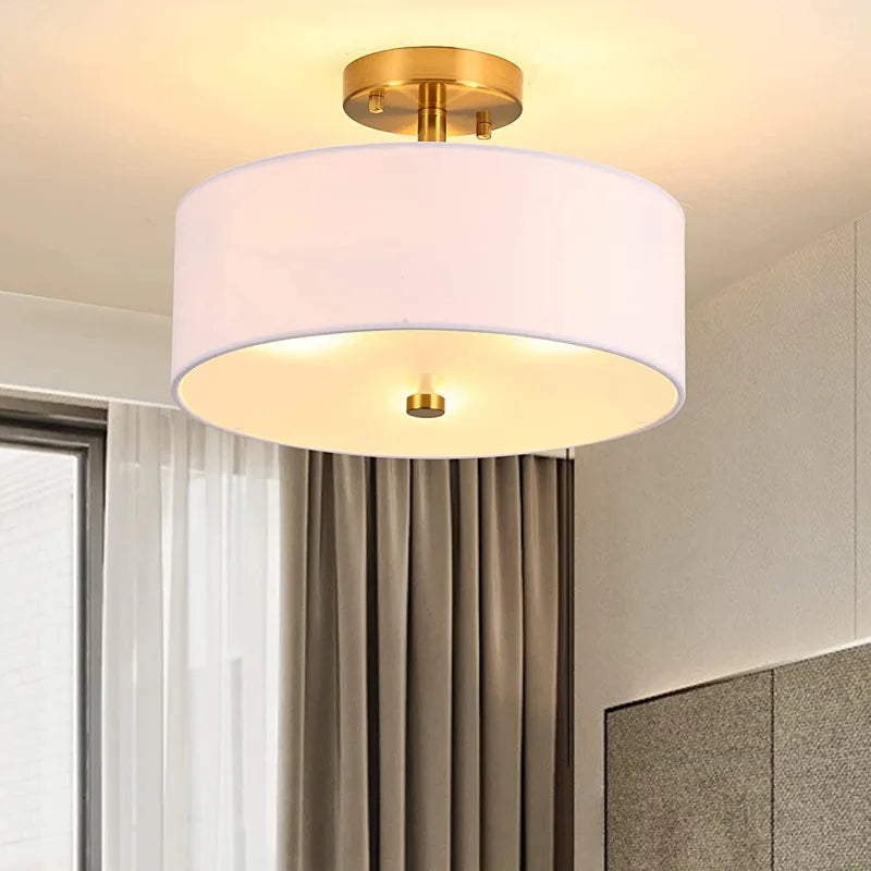 Enkel amerikansk-inspireret stof lysekrone med cirkulært design