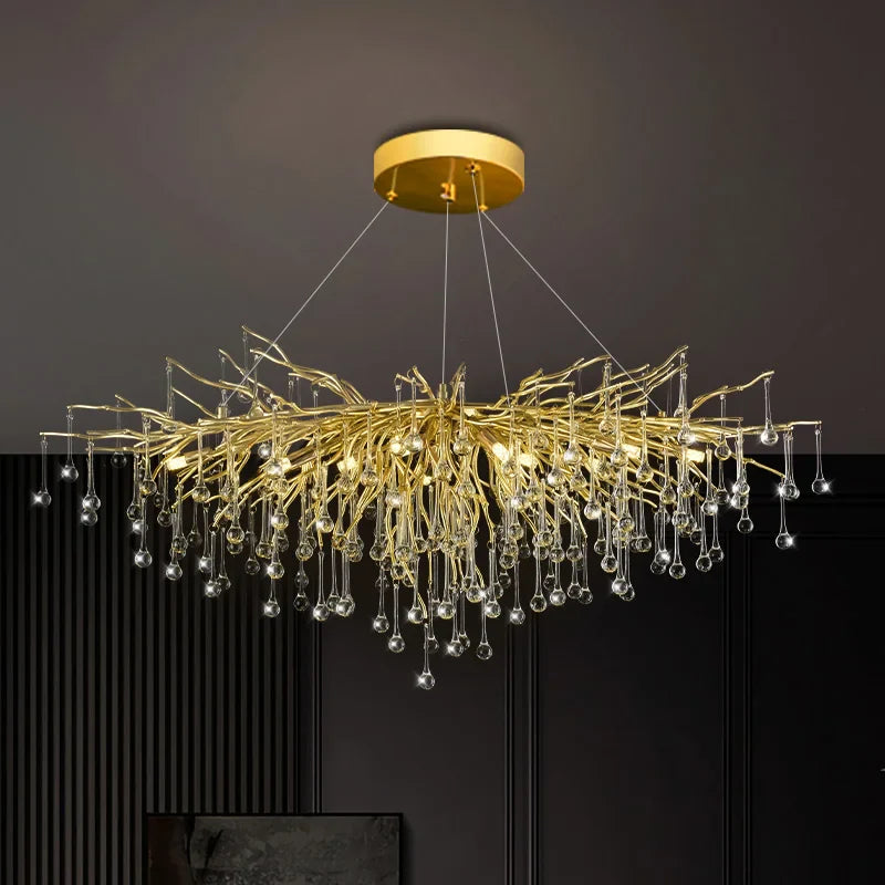 Krystalloftlampe i stilrent design til elegant interiør