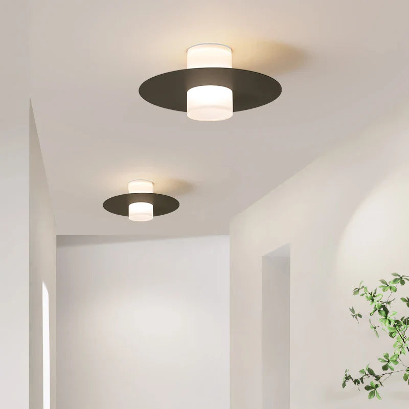 Luminøs loftslampe med minimalistisk LED-design