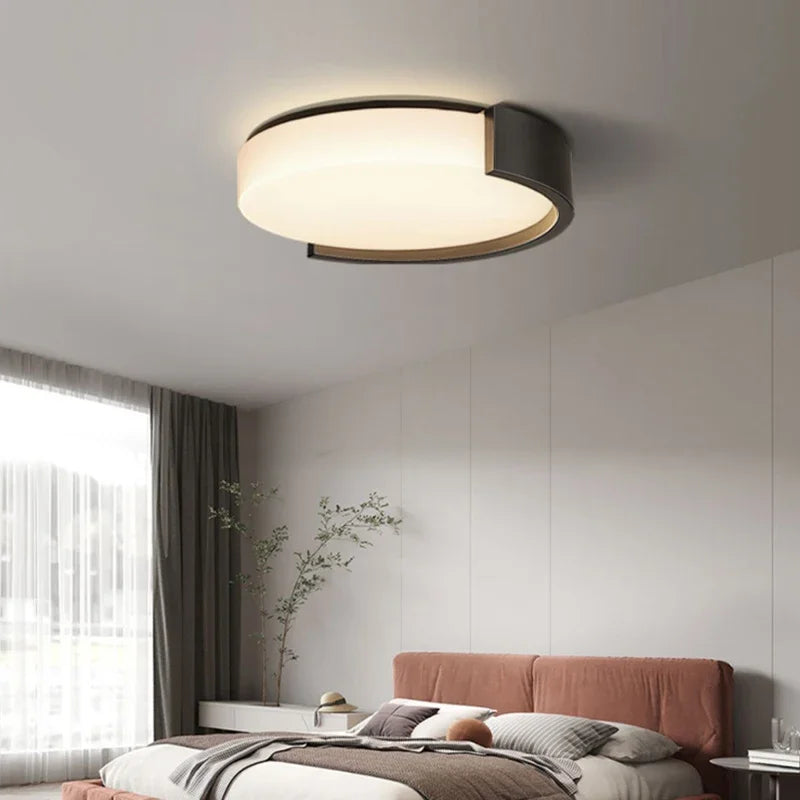 Moderne, elegant LED-loftlampe i nordisk stil.