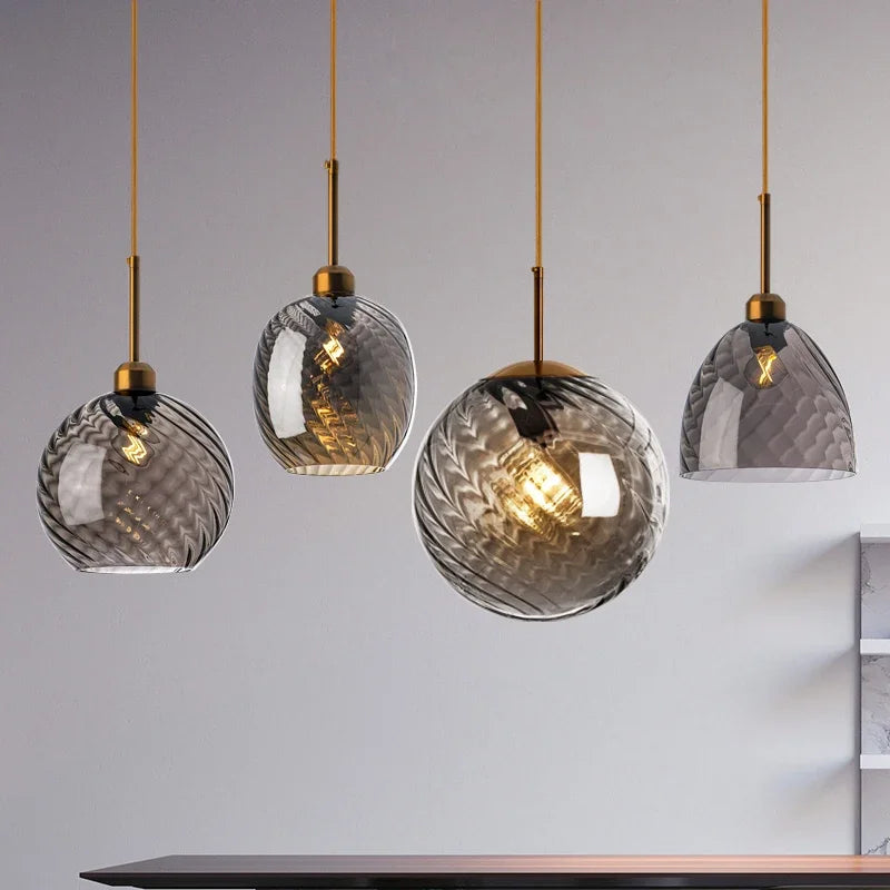 Moderne lysekrone i krystaldesign