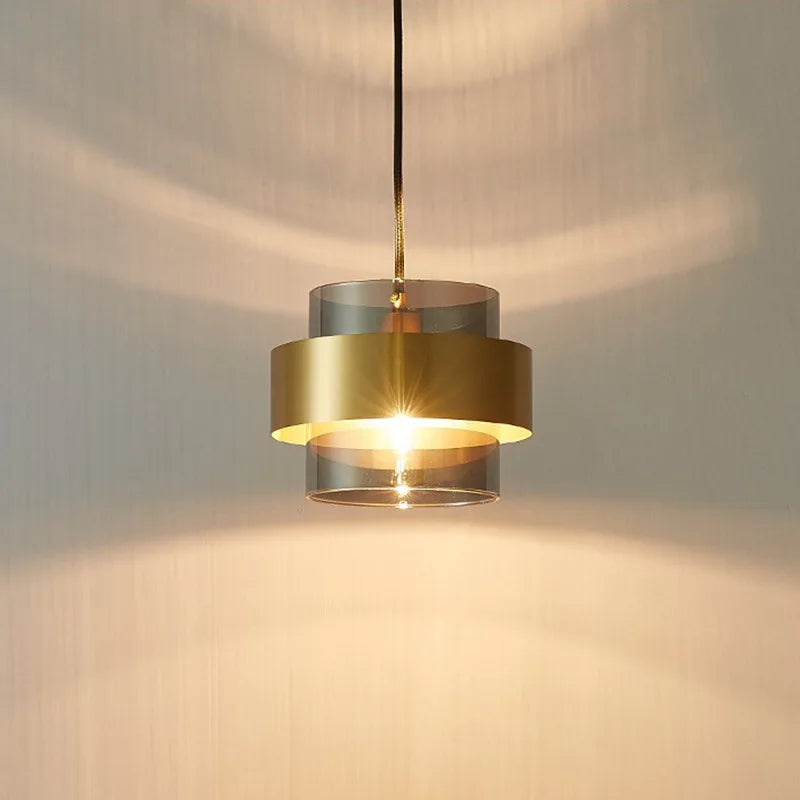 Skandinavisk LED-pendel i gulddesign