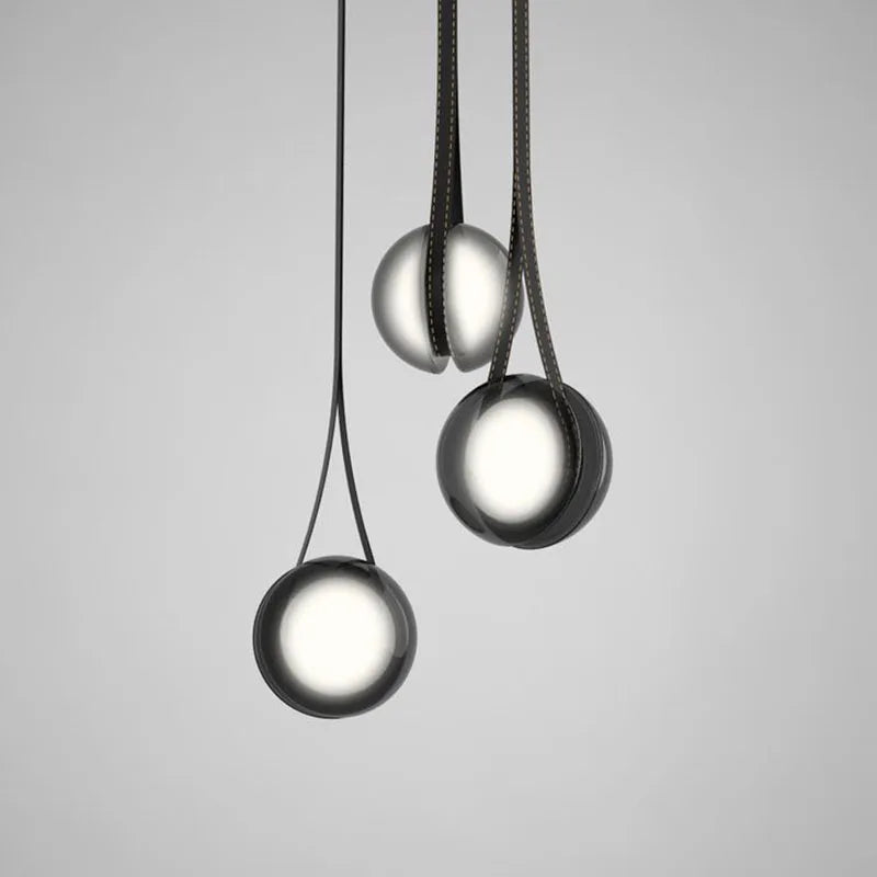Kreativ yoyo-lysekrone i nordisk designglas til moderne indretning