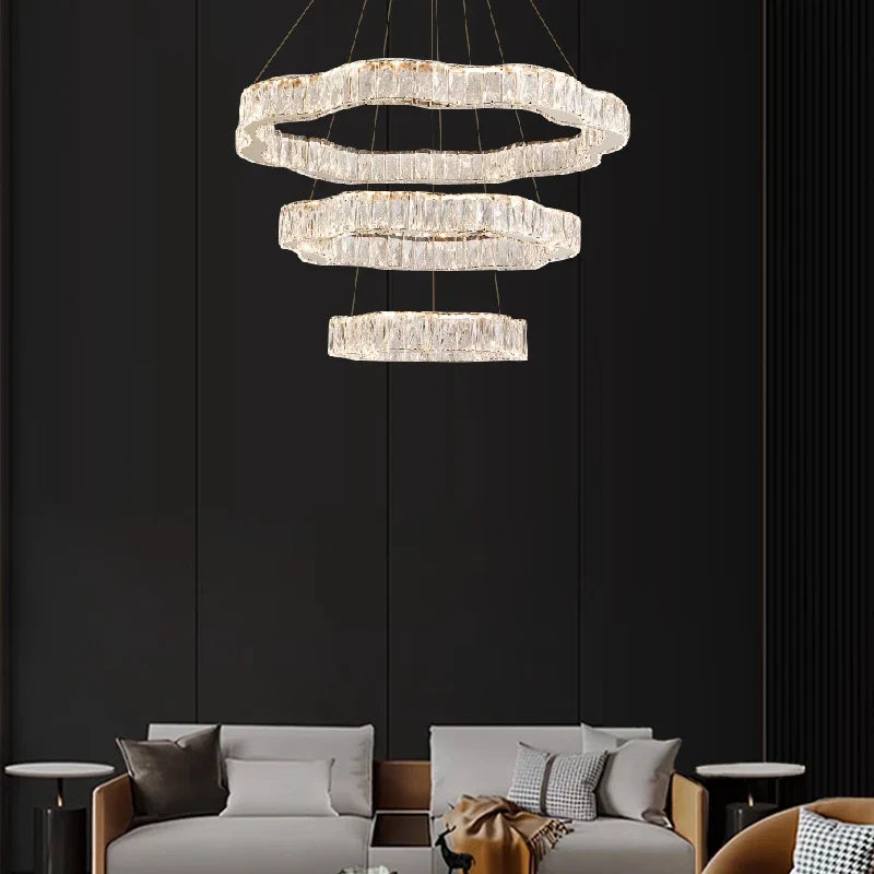 Moderne krystallysekrone med LED-belysning i elegant design